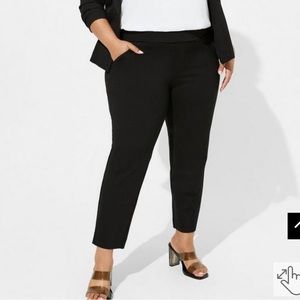 NWT Torrid pull on black Studio High Rise Pants, Size 0 Short